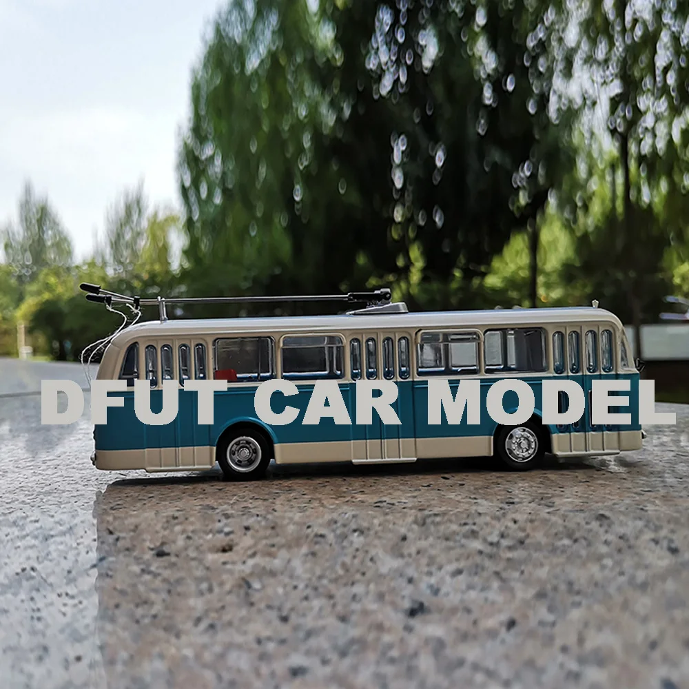 Модель автомобиля из литого металлического сплава в масштабе 1:64 8TR модель