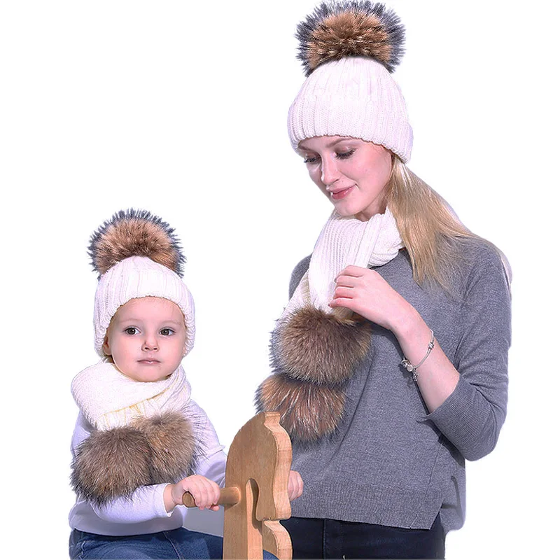 

Женская шерстяная шапка с помпоном из натурального меха