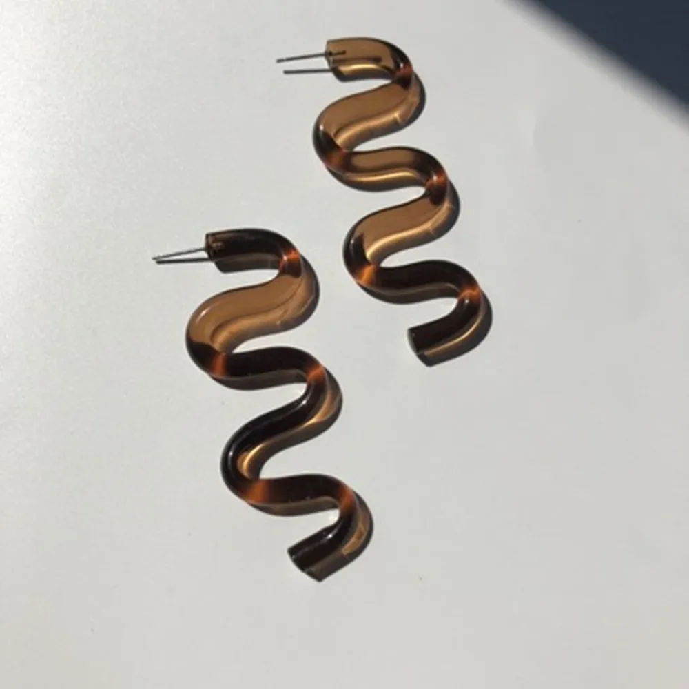 Fashion Transparent Acrylic Wavy Earrings Long Drop Earrings Jewelry for Women Colorful Resin Geometric Tassel Dangle Earrings