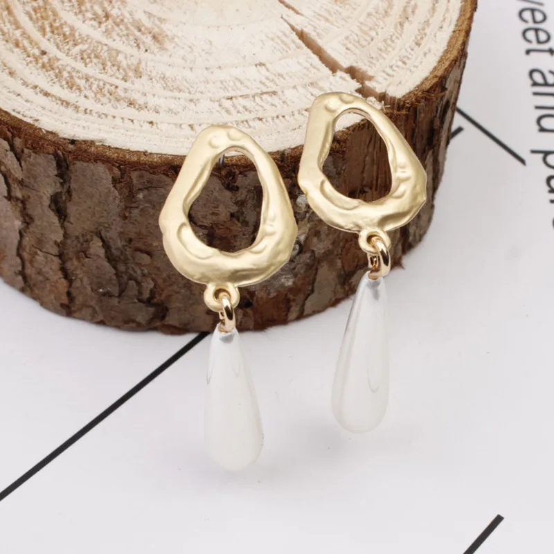 

Ms earrings geometric natural freshwater pearl earrings stud earrings fashion female temperament joker pearl earrings2021