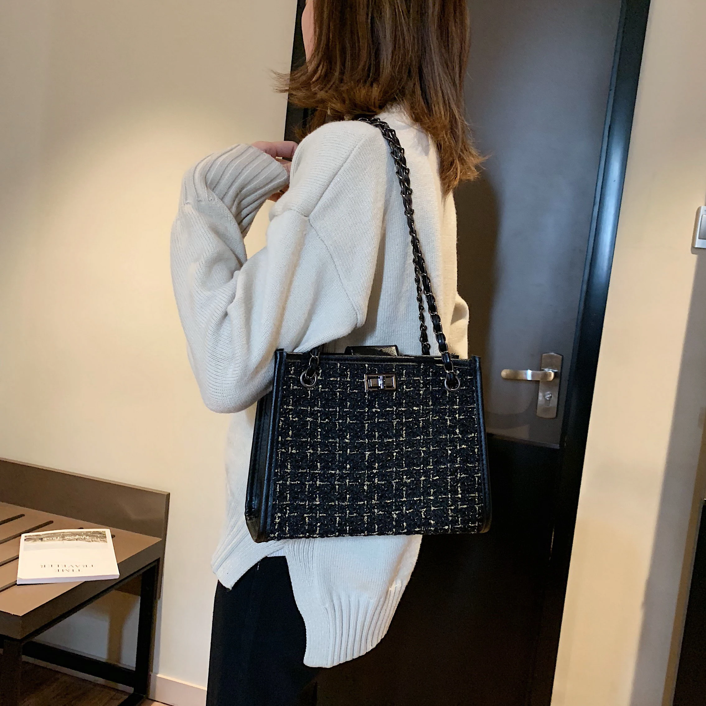 Модная Маленькая женская сумка из искусственной кожи на цепочке через плечо