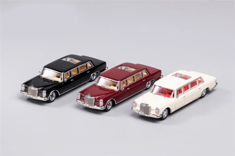 

Модель литая автомобиля GCD 1:64 Pullman W100 Limo Sun Roof Edition