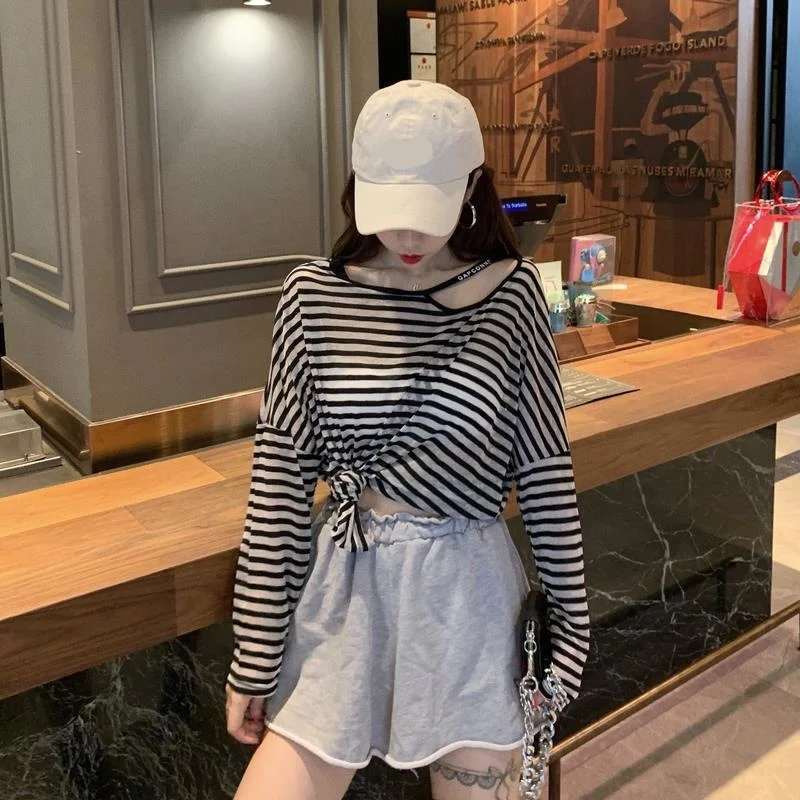 

Korean xinjilu clavicle thin long sleeve T-shirt with hollow loose stripe sunscreen top for women's spring 2021