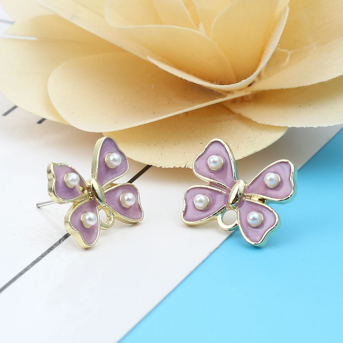

Zinc Based Alloy & Acrylic Ear Post Stud Earrings Findings Bowknot Gold White & Pink W/ Loop 17mm x 14mm,, 4 PCs