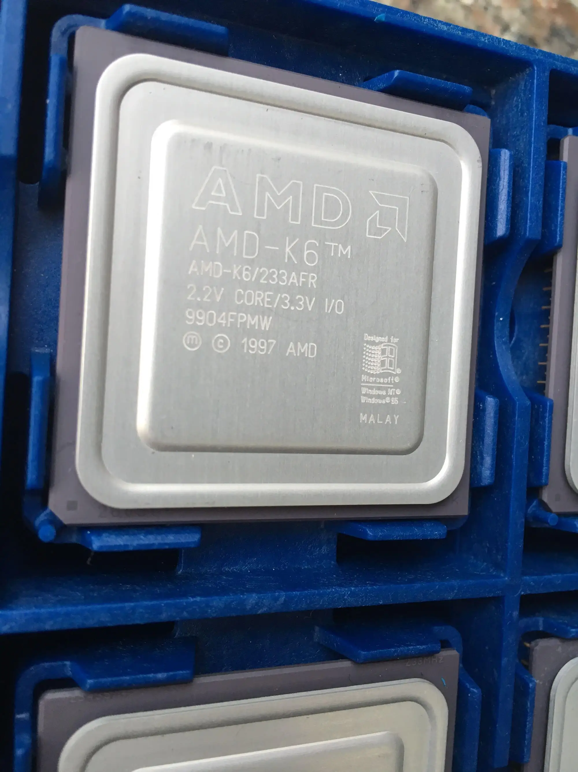 Новые оригинальные импортные D8008-1 GA22V10-5SC P4004 IP80C86-4 CP80C88-4 AMD-K6/233AFR гарантированное