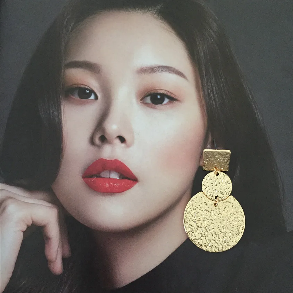 Шероховатая поверхность квадратный круглый геометрический золотистый