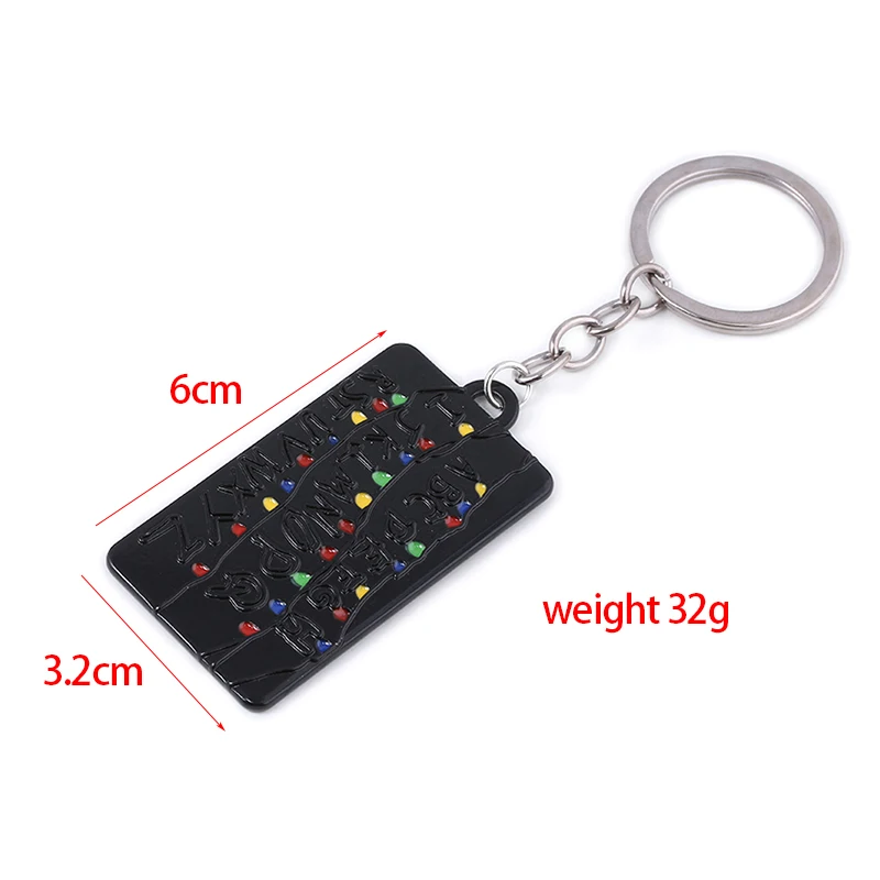 Брелок для ключей с надписью очень странные дела |