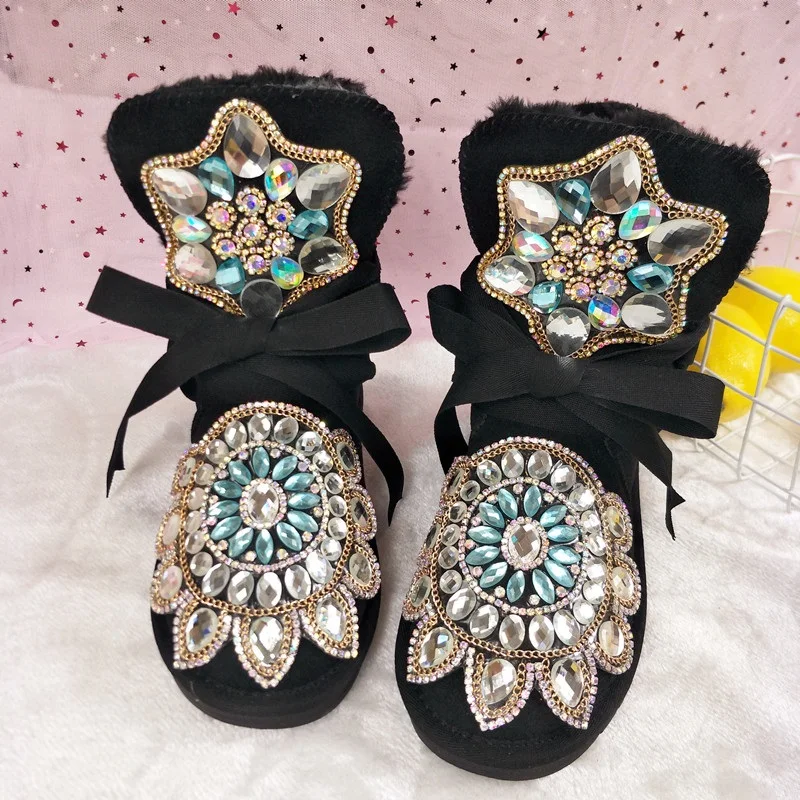 Женские замшевые ботинки со стразами черные на плоской подошве теплая зимняя