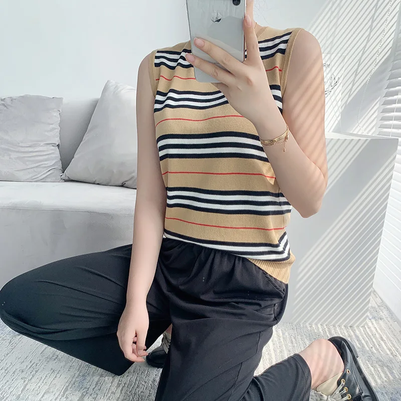 Женский трикотажный жилет полосатый без рукавов с круглым вырезом на бретельках