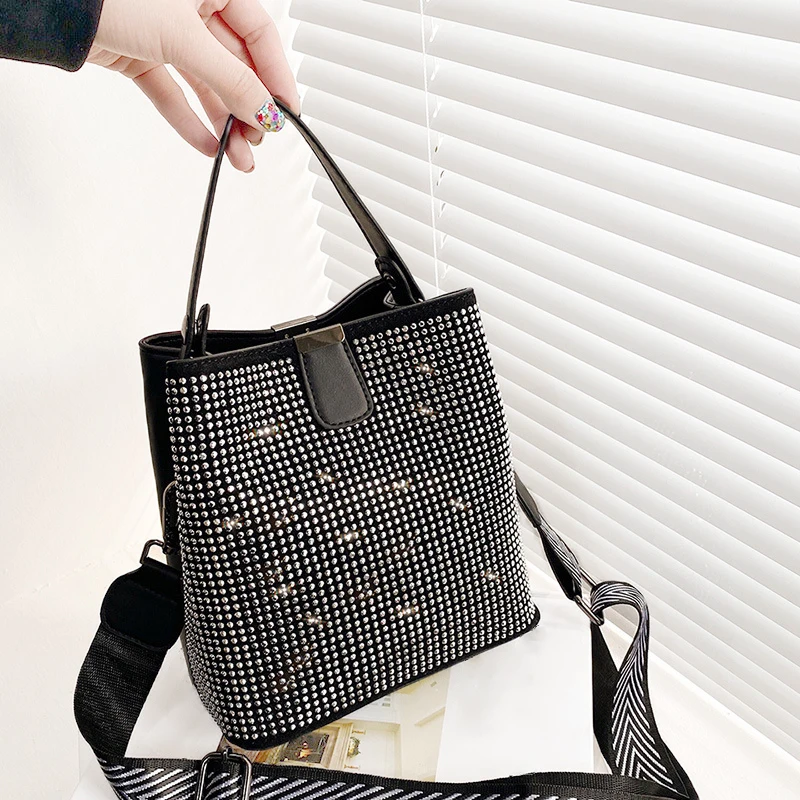 

Luxury Designer Diamond Decoration Shoulder Bags For Women Rhinestone Female Shoulder Bucket Bag High Quality Ladies Handbag