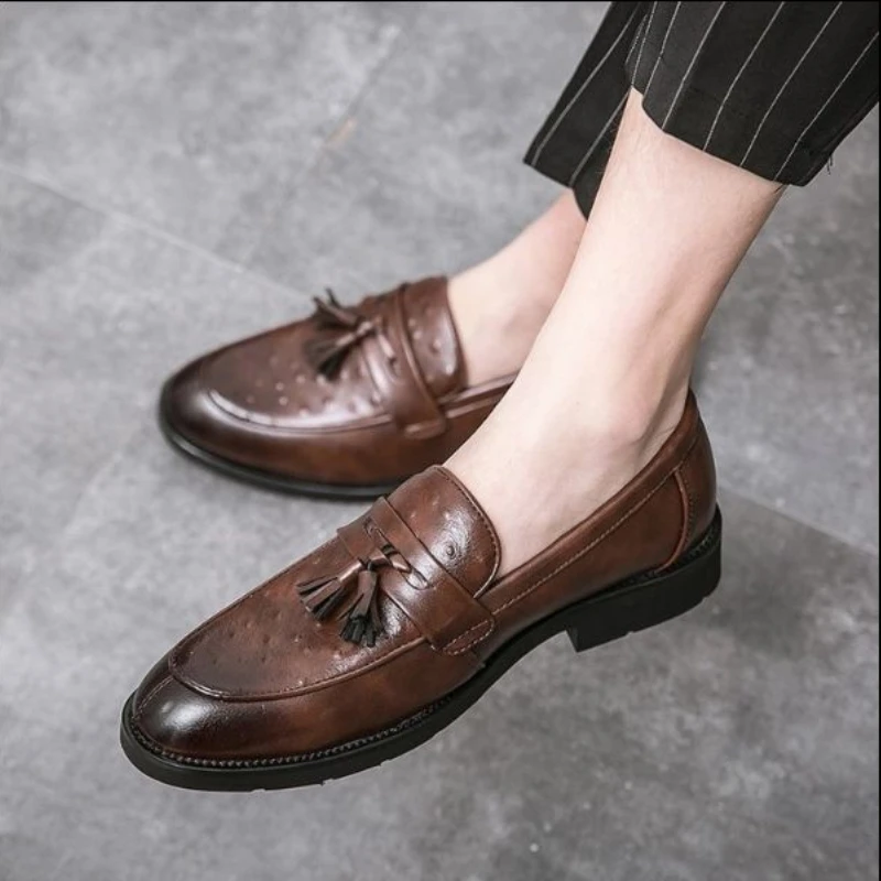

2021 New Men Brown Leather Shoes Business DressTassel Pointed Gradient ColorTrend Men's Shoes Fashionable All Around 4kd111