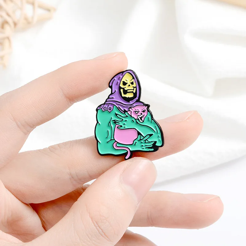 Эмалированная брошь в виде капюшона с эмалью | Украшения и аксессуары