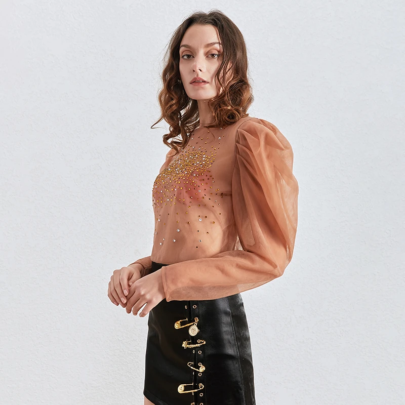 Женская блузка с буффами TWOTWINSTYLE белая круглым вырезом длинными рукавами и рюшами