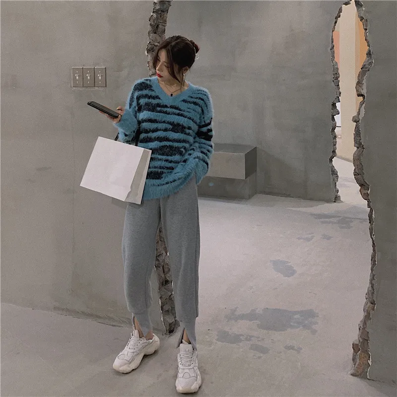 

2020 New Sweater Women's Sea Hair Thick Autumn And Winter Stripes V-Neck Warm Long-Sleeved Color-Blocking Wool Sweater