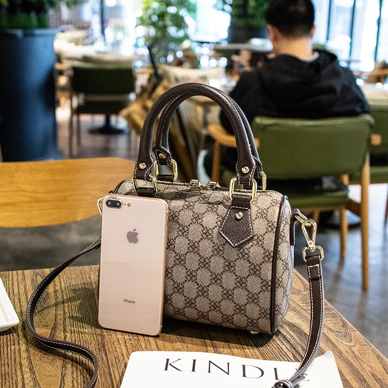 Женские сумки Boston кожаные мессенджеры с кисточками и пуговицами дизайнерские