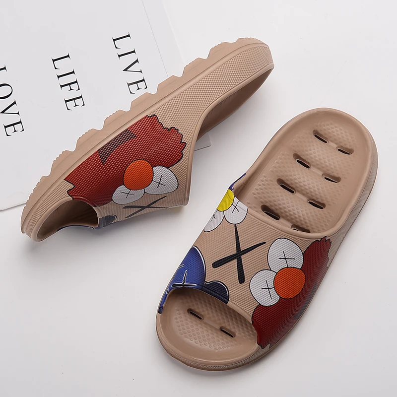 

New Arrival Men Beach Shoes Hollow Bathroom Slippers Mens Brand Fashion Home Slippers For Men Anti Slip Travel Slippers Man