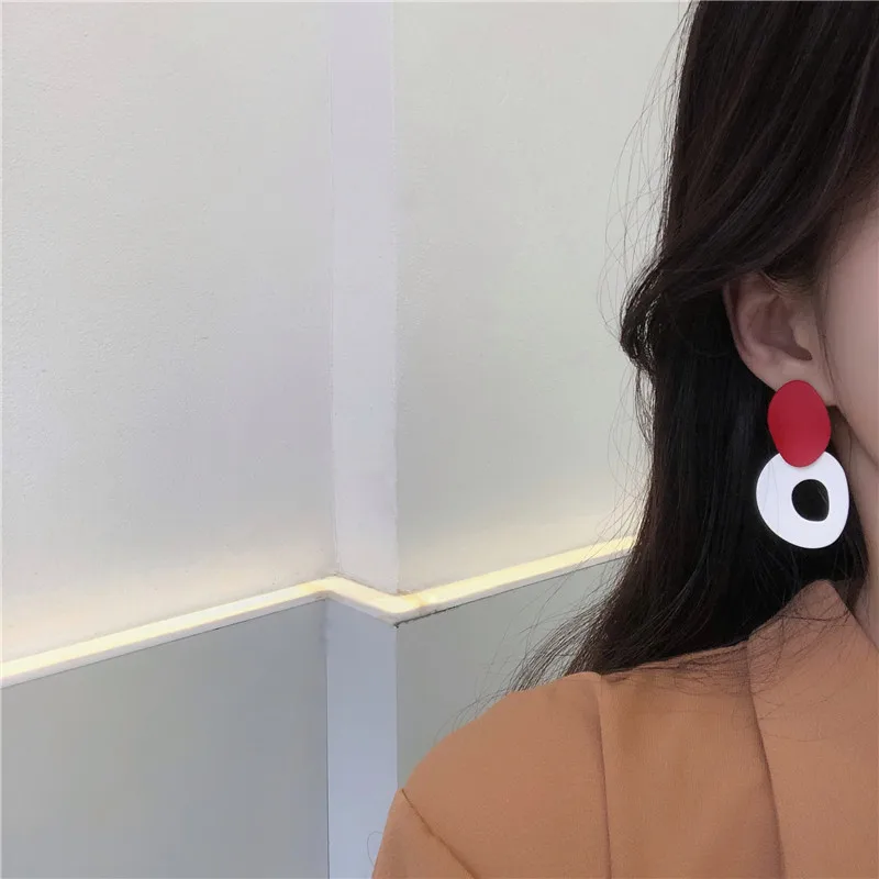 

2020 New Korean Vintage Earrings For Women Irregular Geometric Red White Simple Hanging Dangle Earrings Fashion Jewelry