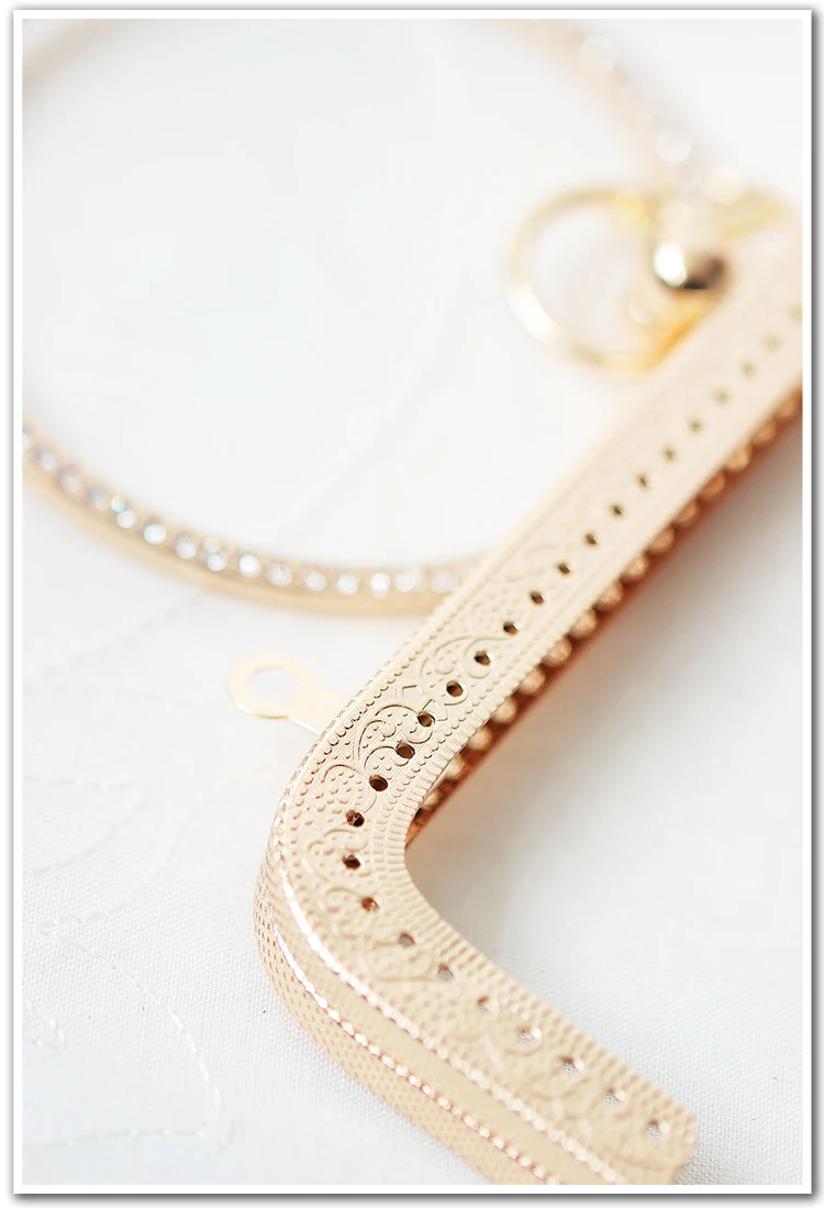 

ZXIIXZ New Hot Metal Purse Clasp Frame Kiss Clasp Lock For Sewing Handbag Purse Coin Bag DIY Tool Bags Accessories