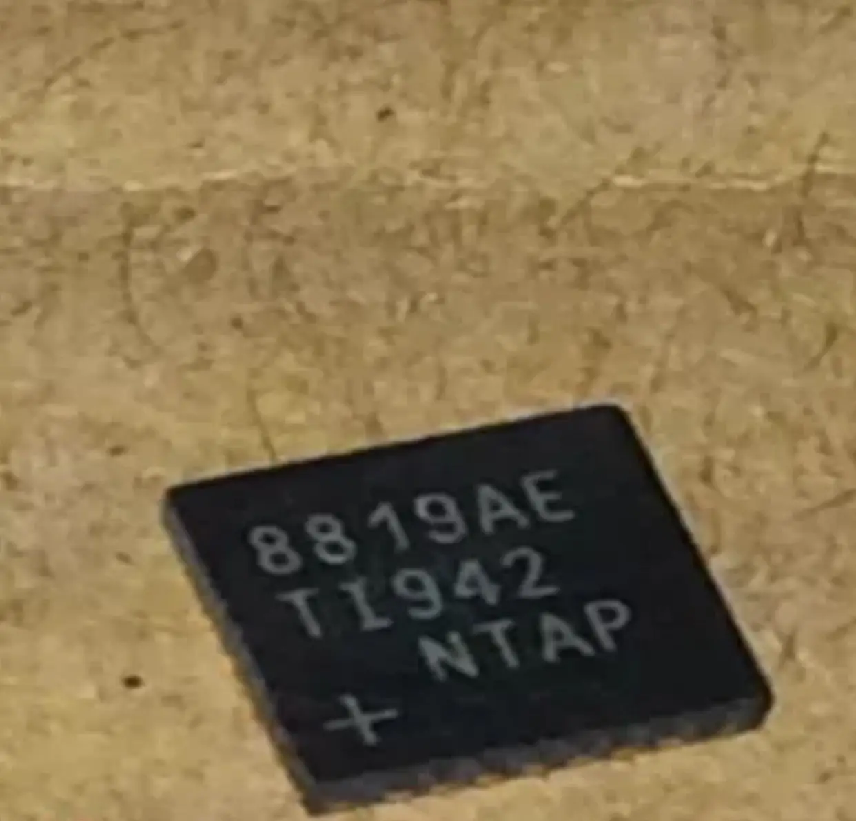 

5-10PCS/ MAX8819AE MAX8819 8819 8819AE QFN