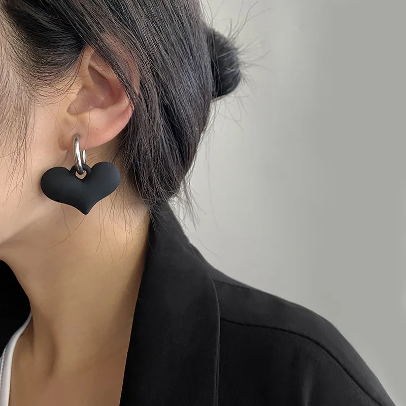 

HANGZHI 2021 New Dark Trend Frosted Black Love Earrings Female Earrings European and American Retro Girls Ladies Fashion Jewelry