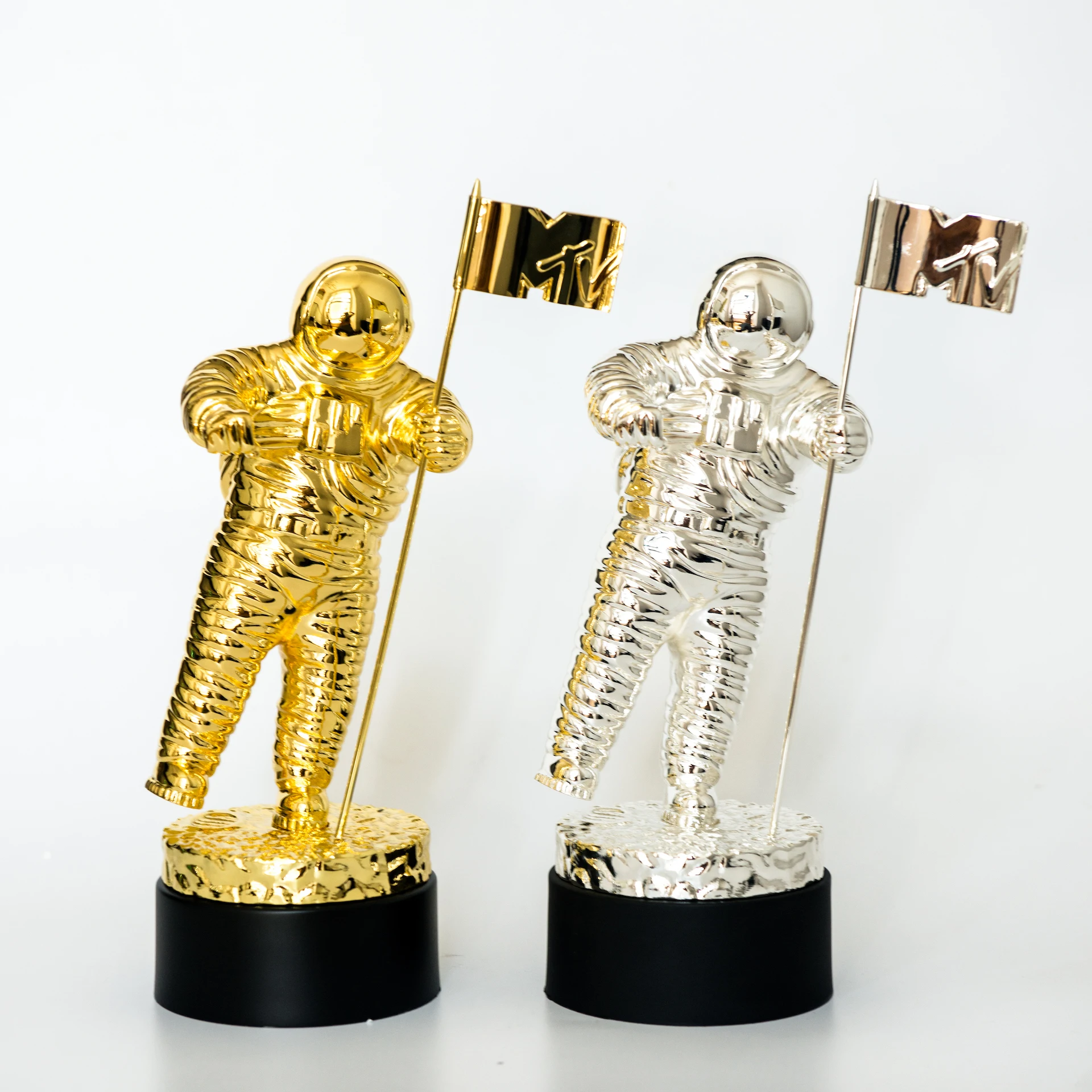 2020 VMA Awards MTV Video Music Moonman Awards|award|award trophy |