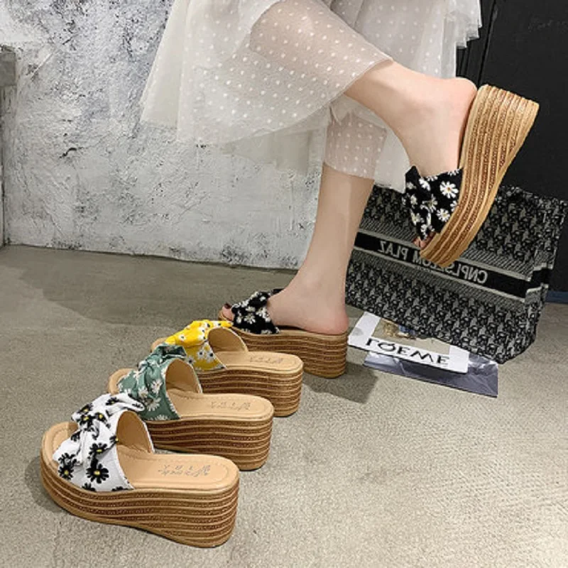

Elegant Flower Bowknot Ladies Slippers Waterproof Platform Summer Trend Slope Heel Non-Slip Wear-Resistant Beach Shoes.