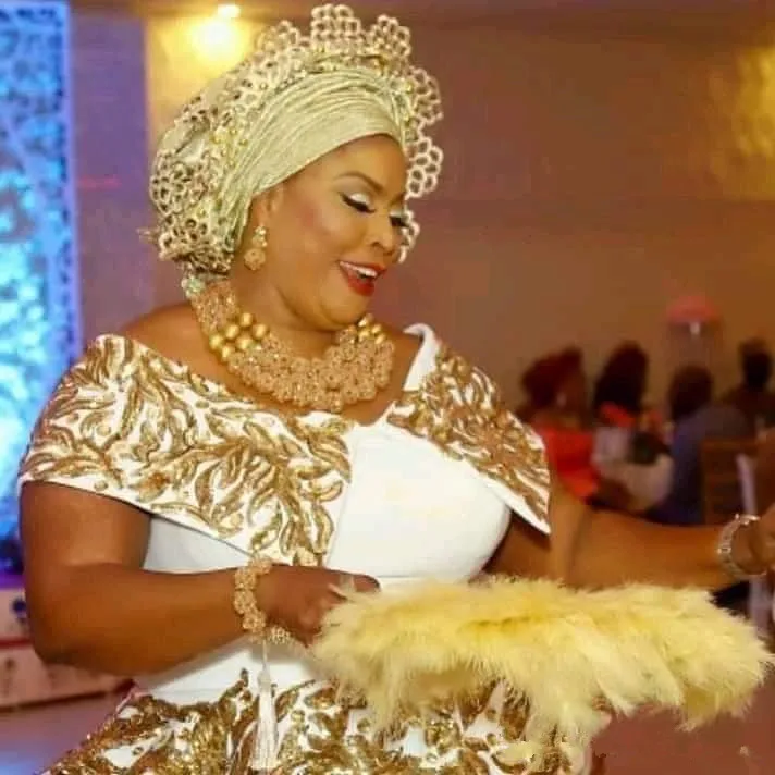 

Aso Ebi 2021 Arabic Luxurious Lace Crystals Evening Dresses Mermaid V-neck African Prom Dresses Satin Second Reception Gown