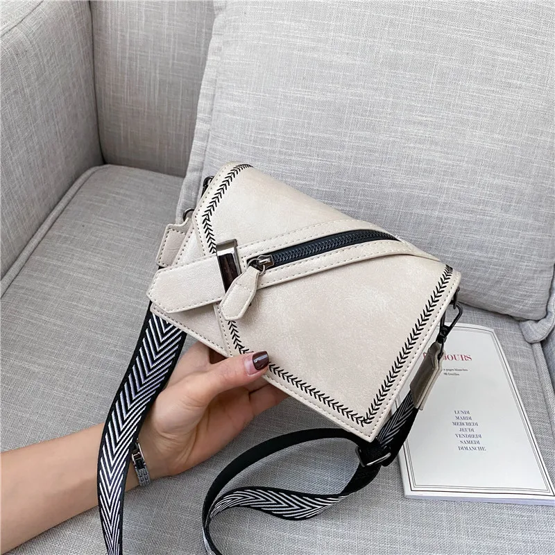 

French Niche Bag Women's Bag 2020 New Korean Style Single Shoulder Messenger Bag High Texture Pu Western Style Small Square Bag