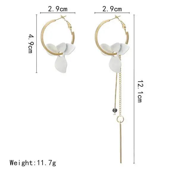 Женские асимметричные серьги элегантные обручи с белыми цветами маленький