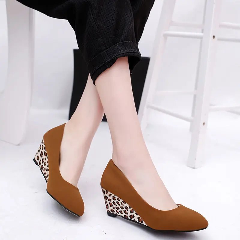 

Туфли женские на танкетке, повседневные удобные офисные туфли-лодочки, без застежки, милые, коричневые, E6907, лето