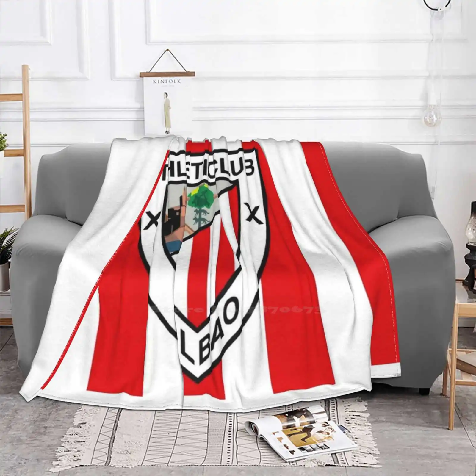 Футбольная маска с Львом красная белая | Дом и сад