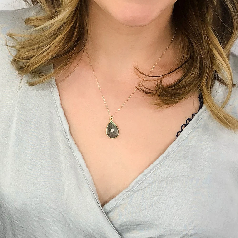 

Natural Dark Green Healing Crystal Teardrop Pendant Necklace Fashion Elegant Gold Woman Layering Necklace Boho Jewelry