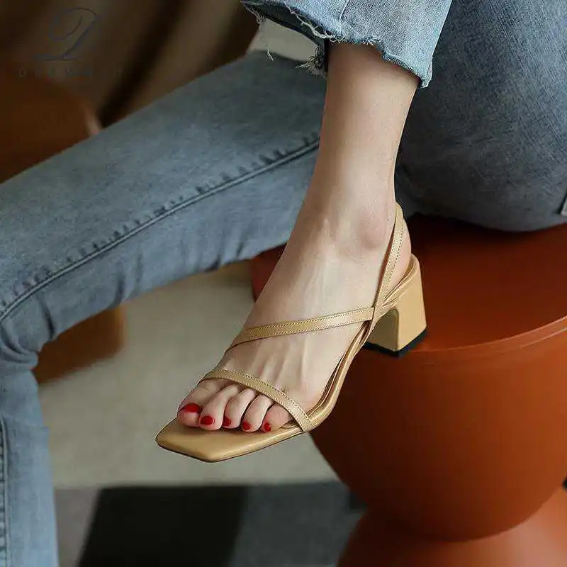 

Roman one line sandals middle 2020 summer thick heel versatile women's shoes large 41-43