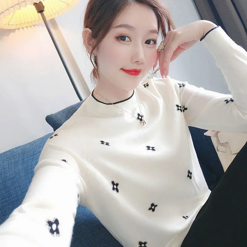 

Exquisite Flower jacquard 2020 autumn and winter New knitted sweater sweater bottom wear semi-high collar