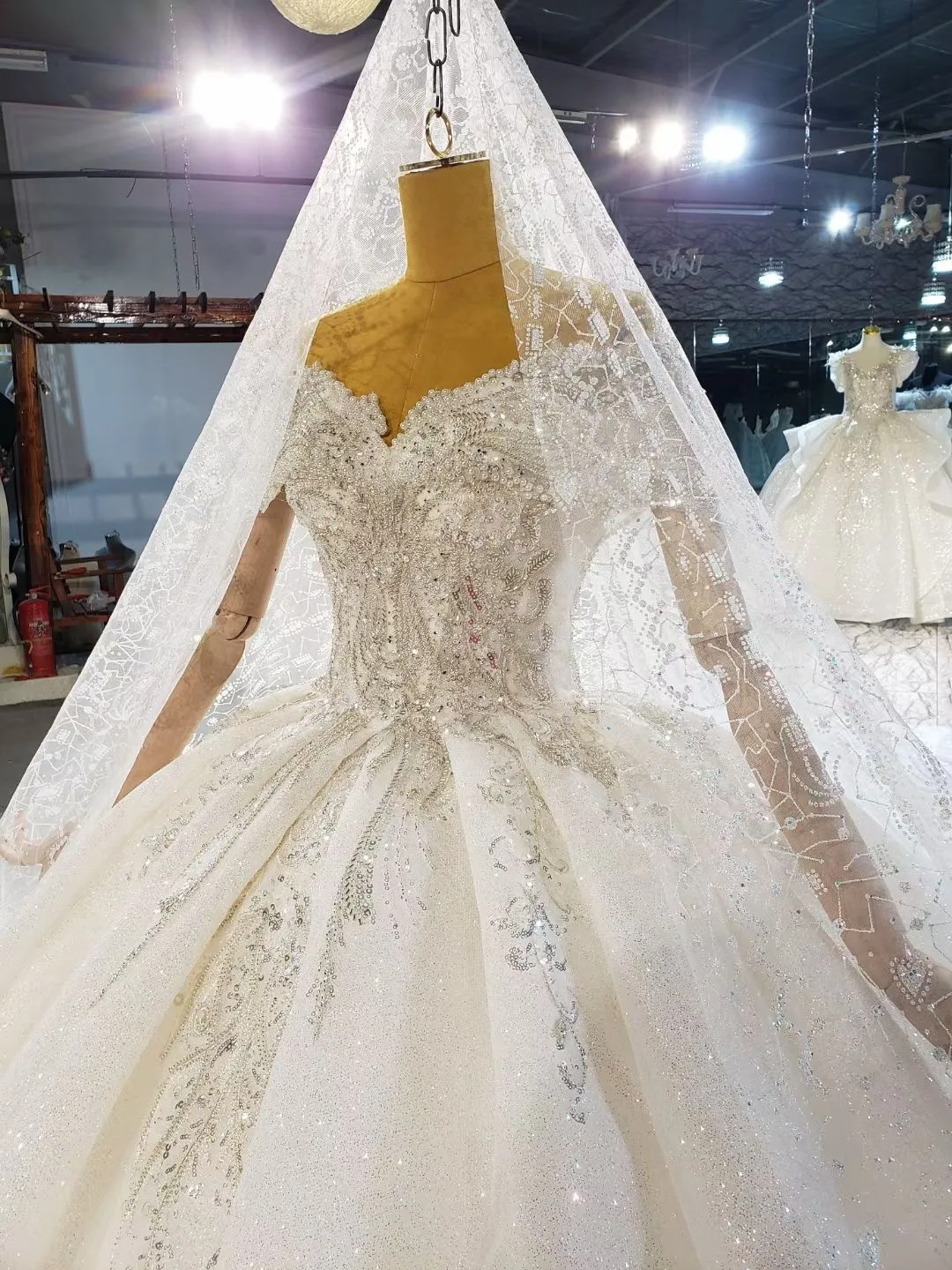 2021 Latest Style Gorgeous Beaded Luxury Ball Gown With Long Train Wedding Dresses Bridal Gown Crystal Wedding Dress