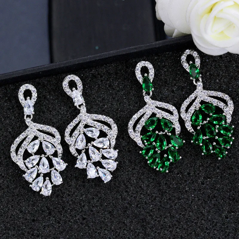 

Luxury S925 Silver Drop Earring Water Drop Pear Cubic Zircon Dangles Elegant Earrings for Women Bridal Wedding Jewelry Dress