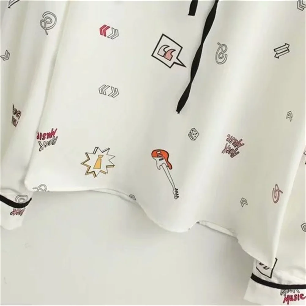 

2020 spring women's new design sense niche bow-necked long-sleeved bottoming shirt is a fairy shirt loose floral loose shirt