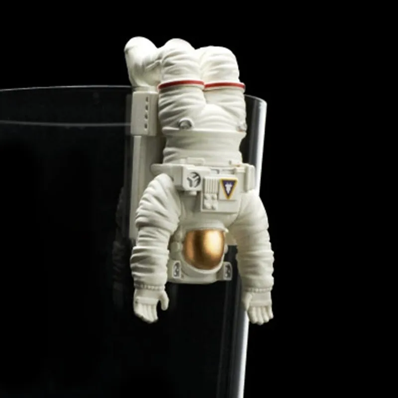 

WU CHEN LONG Capsule Toys Cosmonaut Decoration Astronaut Cup Statue Spaceman Arts Sculpture Resin Crafts Home Decoration R3409