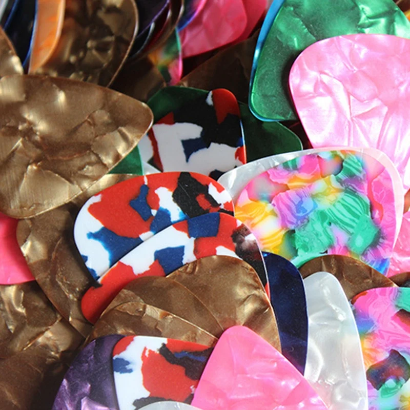 

201 Pcs Guitar Accessories: 200 Pcs 0.46mm Celluloid Guitar Picks & 1 Pcs Acoustic Guitar Pickup Folk Guitar Equalizer