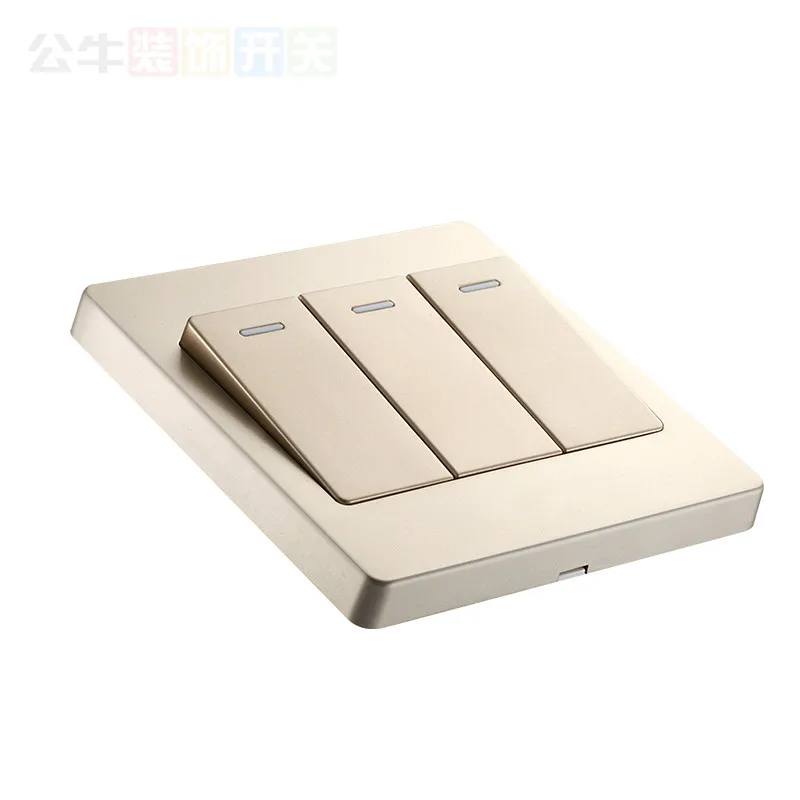 Розетка-переключатель с 3 открытыми тройными переключателями питания |