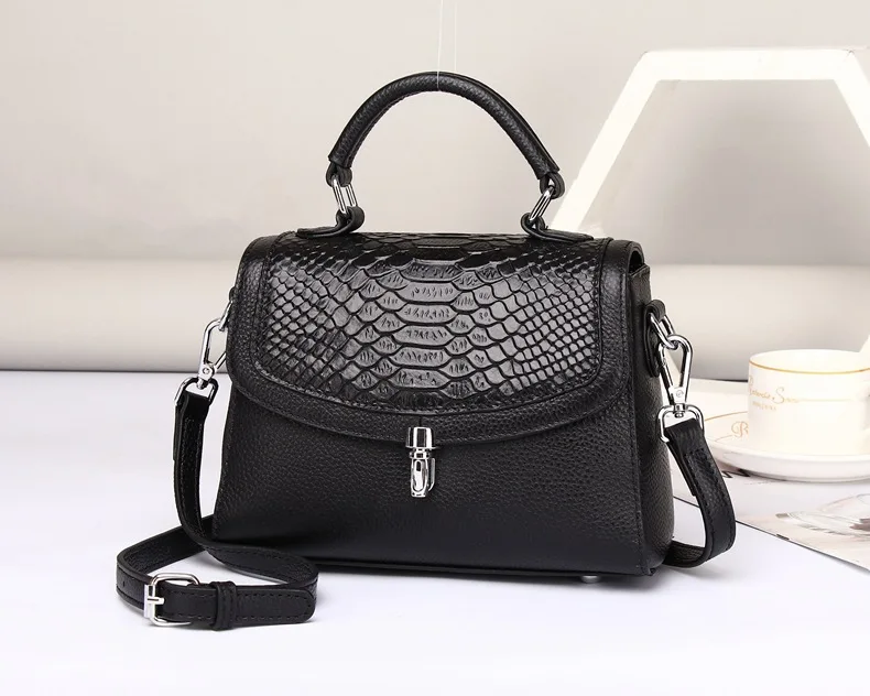 

2021 New Leather Fashion Lock Trend Messenger Hand Bag