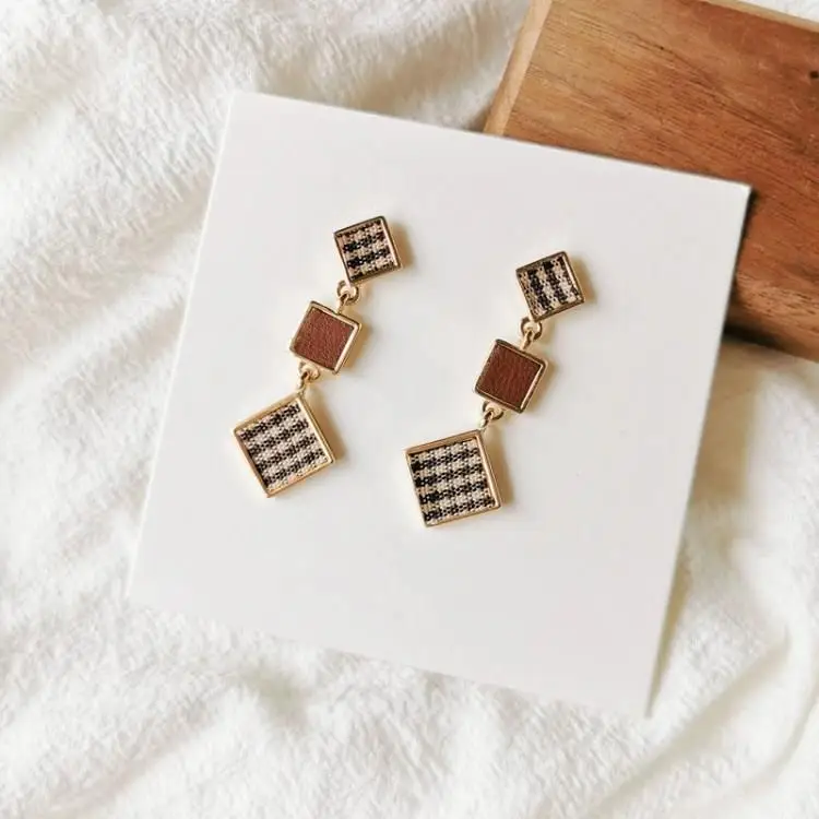 Осенне зимние новые винтажные бархатные серьги для женщин модные в клетку с