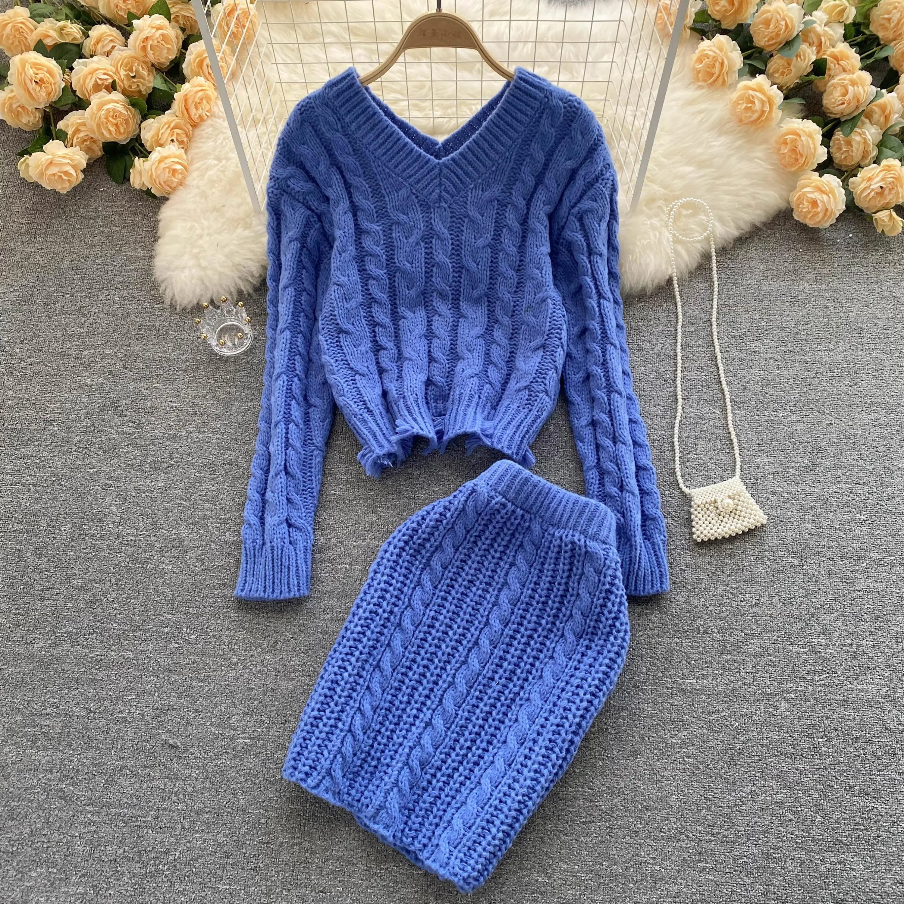 

Autumn Winter Knitted Sweater And Skirt 2-piece Set Women Long Sleeve V-neck Short Pullover Top + Mini Bodycon Bag Hip Skirt Set