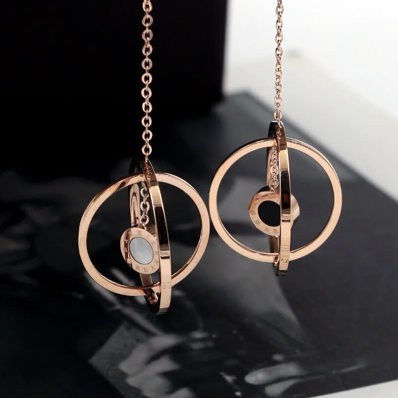 Модные висячие серьги с полыми шариками и римскими цифрами черные белые