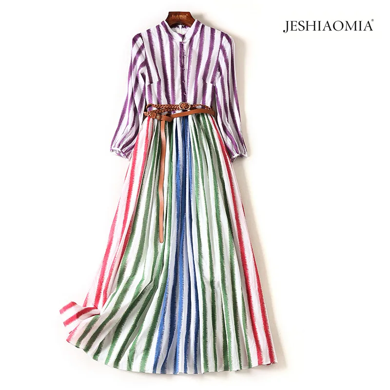 

Весна 2021, разноцветное платье миди в полоску с пышными рукавами