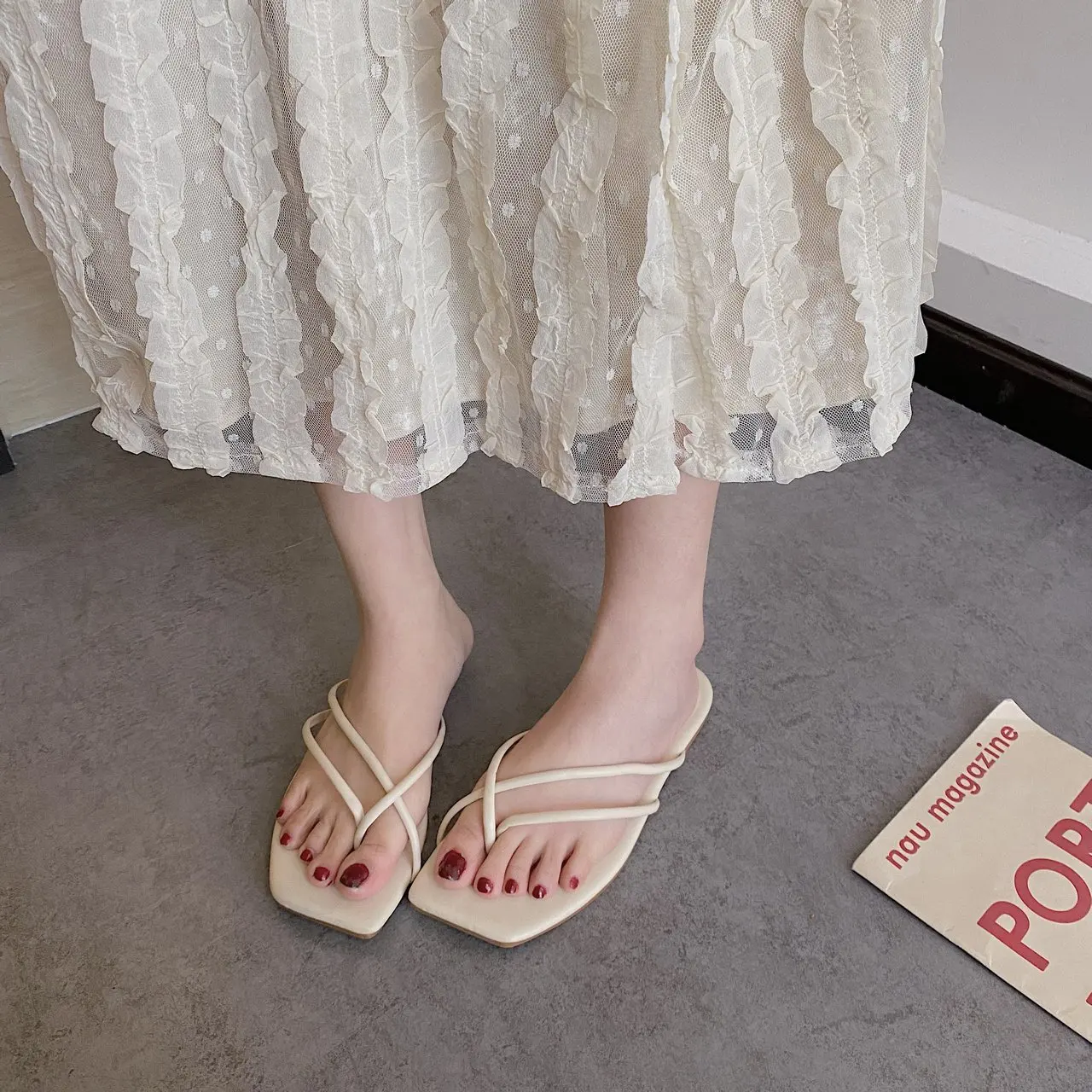 Летние женские сандалии на плоской подошве сандалии-гладиаторы с кольцами и