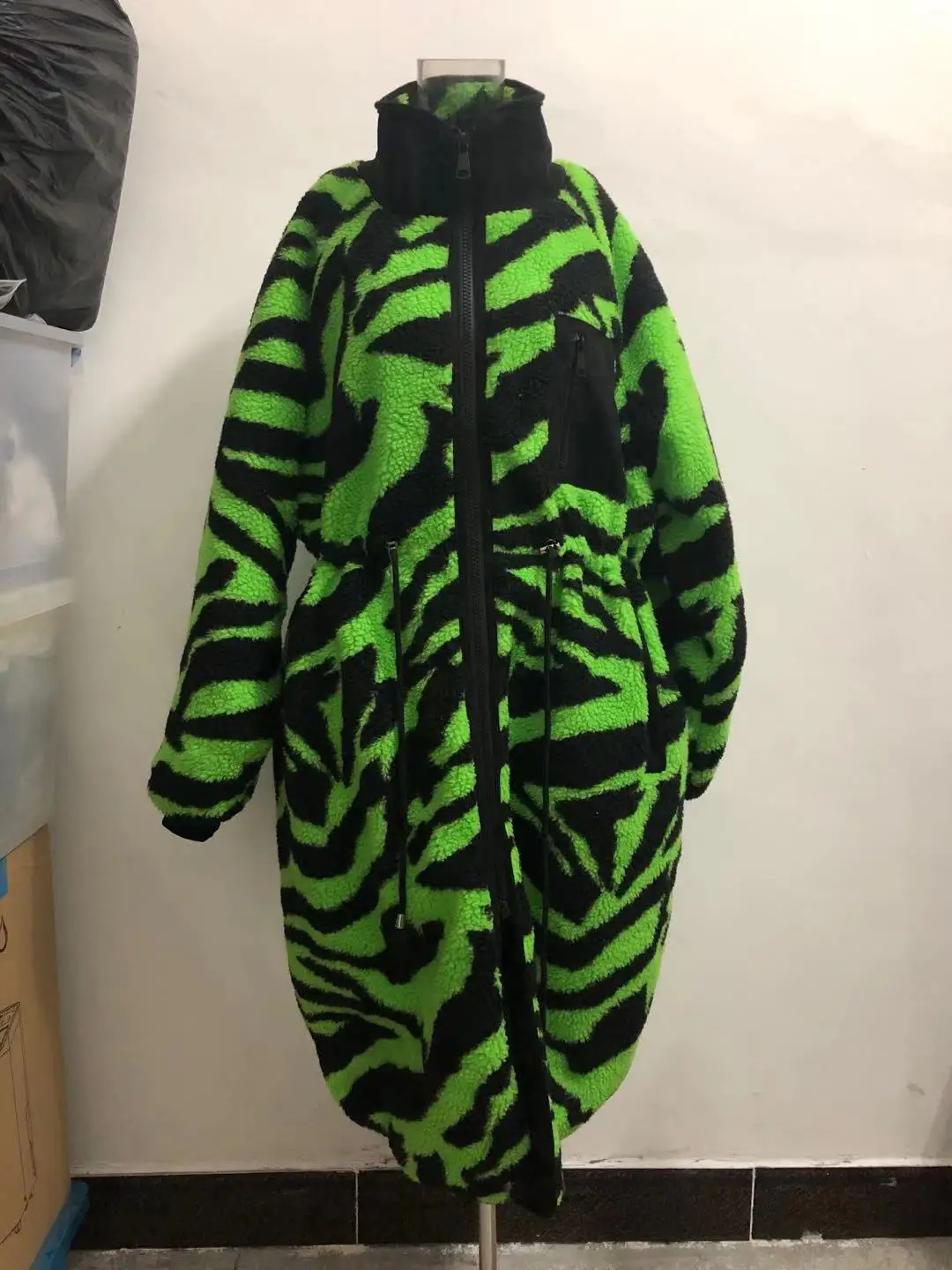 Женское зимнее пальто из искусственного меха толстое длинное большого размера с