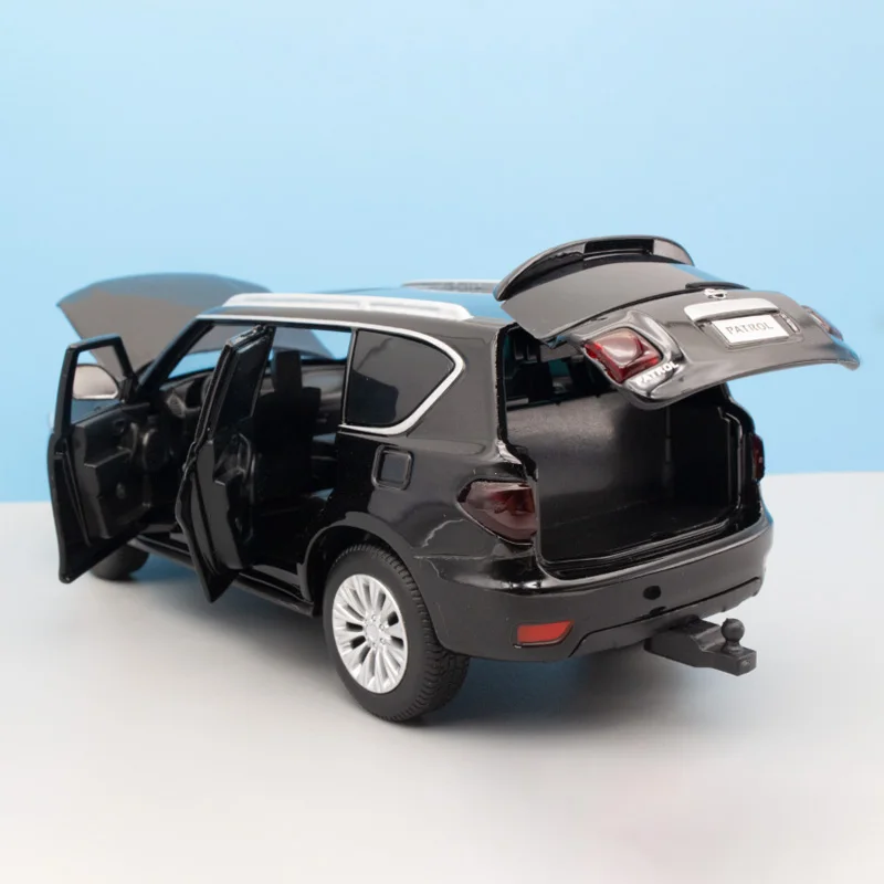 Модель внедорожника 1/32 модель Y62 из литого под давлением автомобиля с имитацией