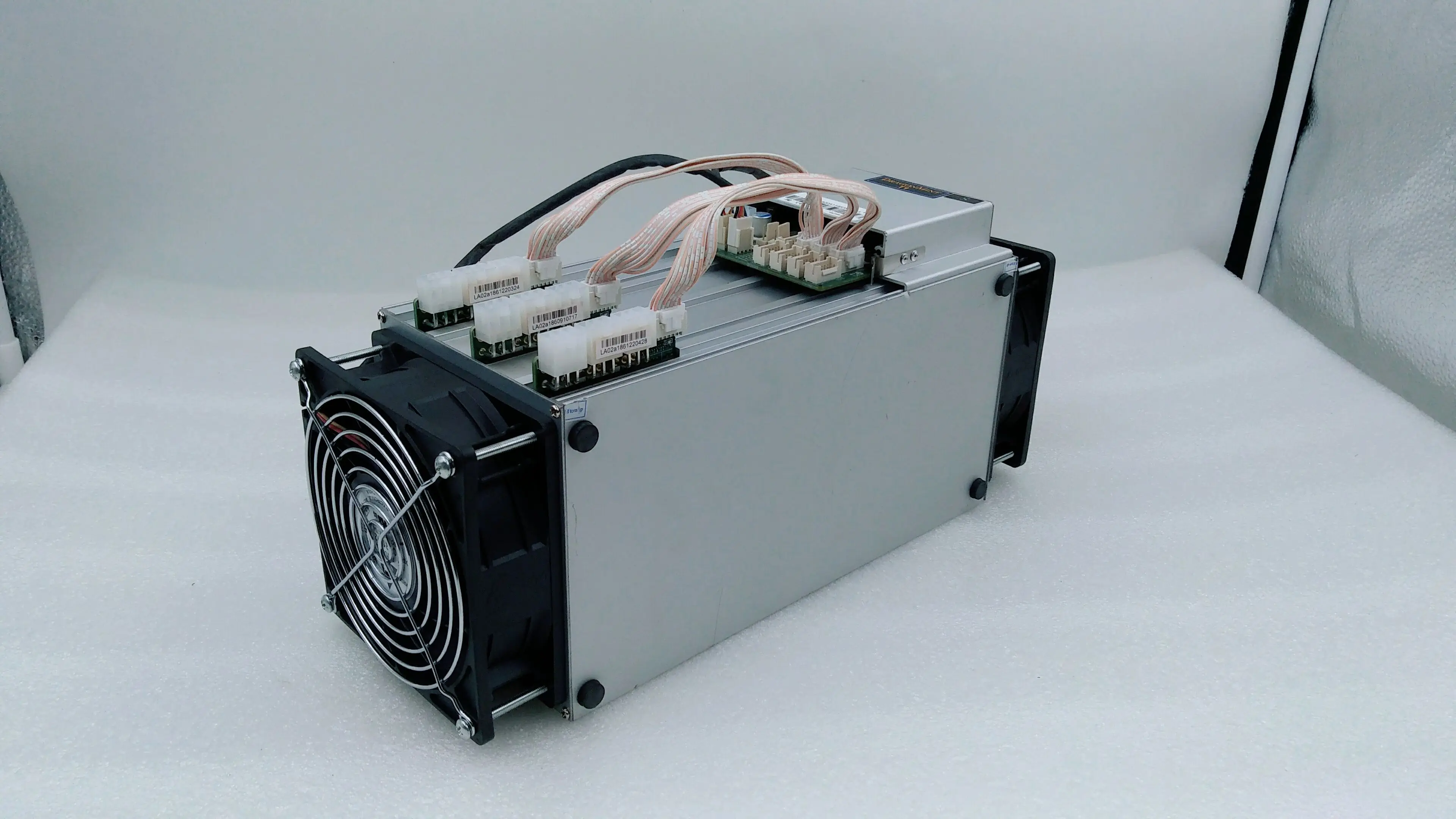 Старый 80-90% б/у BTC BCH miner INNOSILICON Dragonmint T1 15TH/s низкое энергопотребление, чем Antminer S9i, эффективный чип