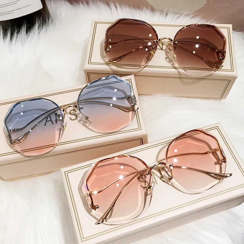 

2021 New Fashion Tea Gradient Sunglasses Women Ocean Water Cut Trimmed Lens Metal Curved Temples Sun Glasses Female UV400